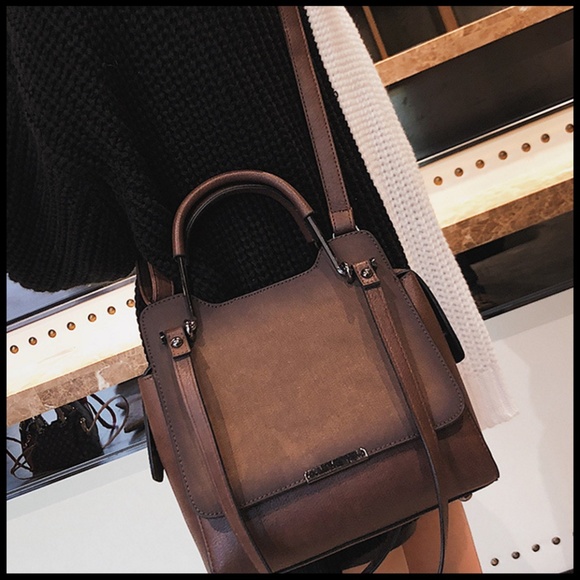 NEW BERLIN Handbag - Picture 3 of 8